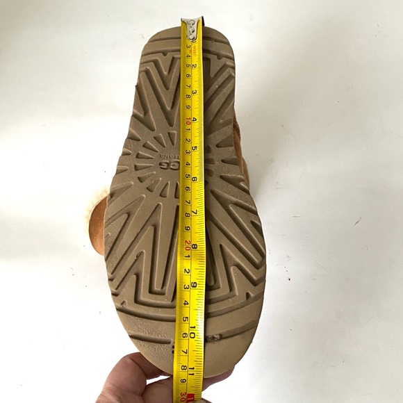 UGG Women's Bailey Button II boots chestnut color - Picture 10 of 12